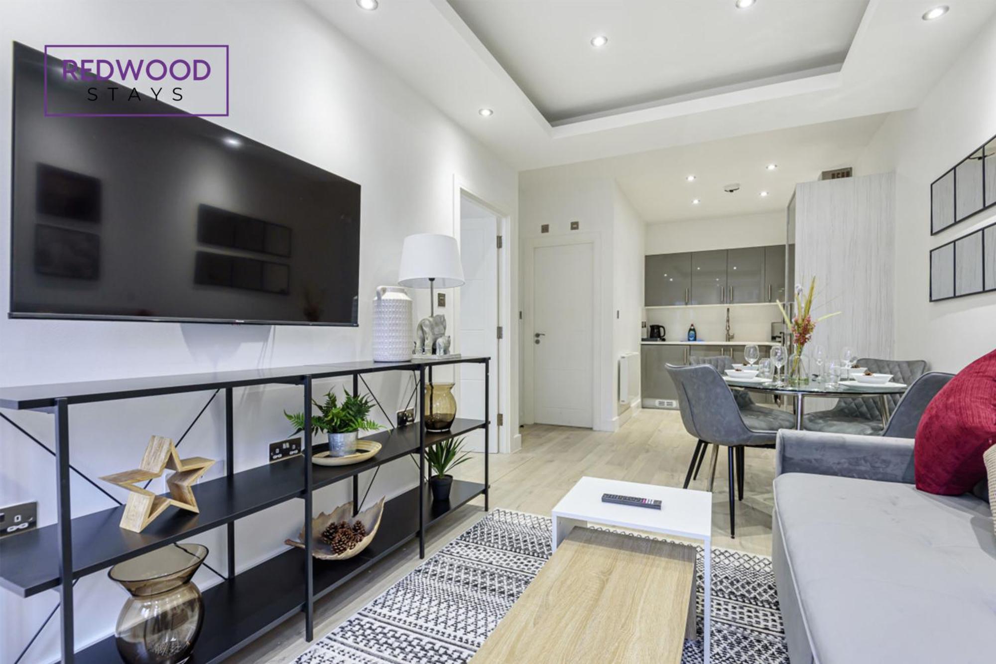 Redwood Stays: Corporate Town Center Apartment with Free Parking Aldershot Exterior photo